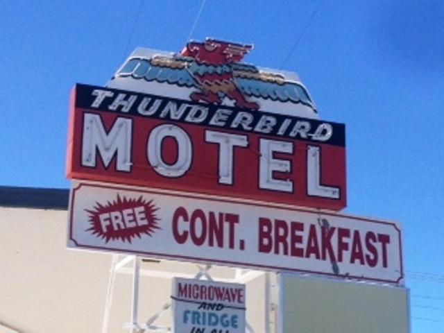 Thunderbird Motel Bishop Bagian luar foto